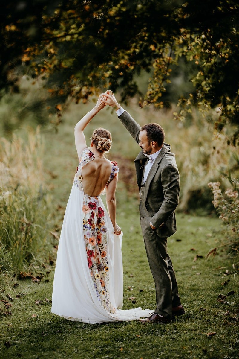 Couple mariee belfort robe coloree robe de mariee